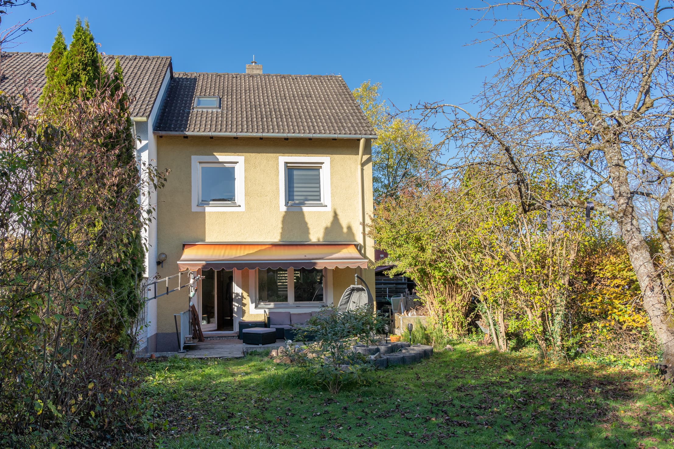Familienglück in Haar, Reiheneckhaus mit großem Garten